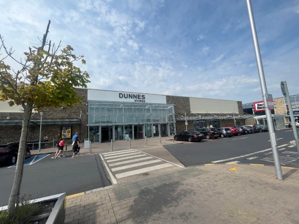 Front entrance of Dunnes Stores